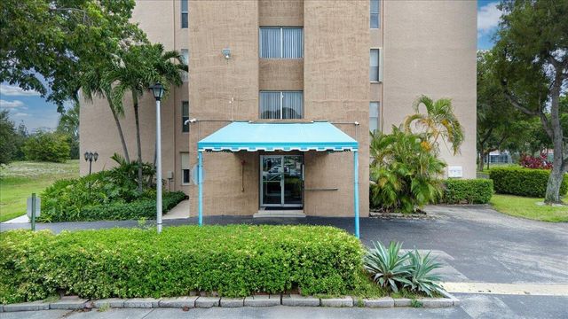 5280 NW 2nd Avenue PH-15, Boca Raton, FL 33487