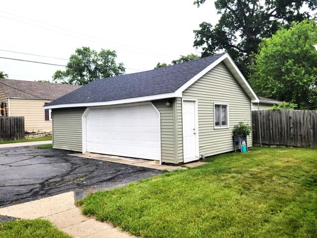 1122 Devonshire Street, Hobart, IN 46342