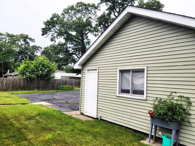 1122 Devonshire Street, Hobart, IN 46342
