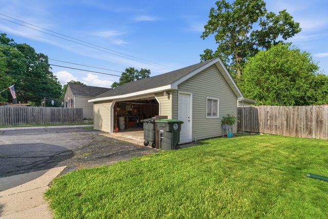 1122 Devonshire Street, Hobart, IN 46342