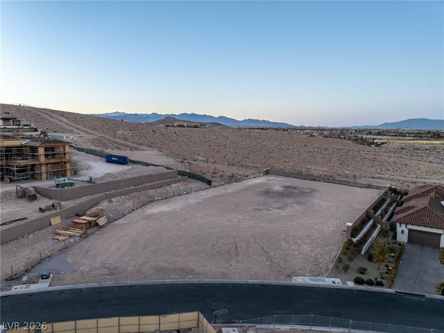 27 Olympia Canyon Way, Las Vegas, NV 89141