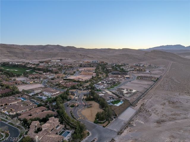 27 Olympia Canyon Way, Las Vegas, NV 89141