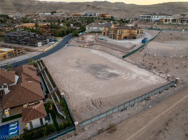 27 Olympia Canyon Way, Las Vegas, NV 89141