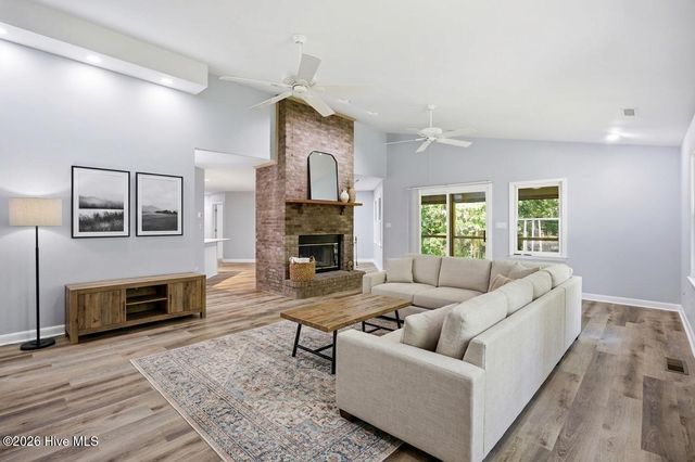 512 North Line Drive, Hampstead, NC 28443