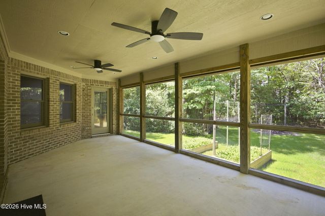 512 North Line Drive, Hampstead, NC 28443