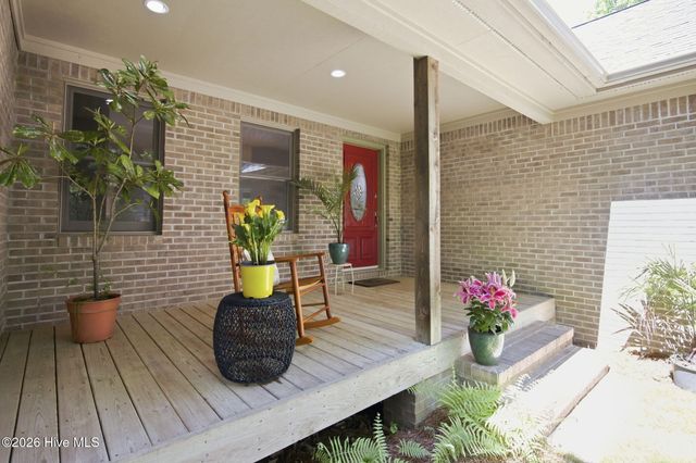 512 North Line Drive, Hampstead, NC 28443
