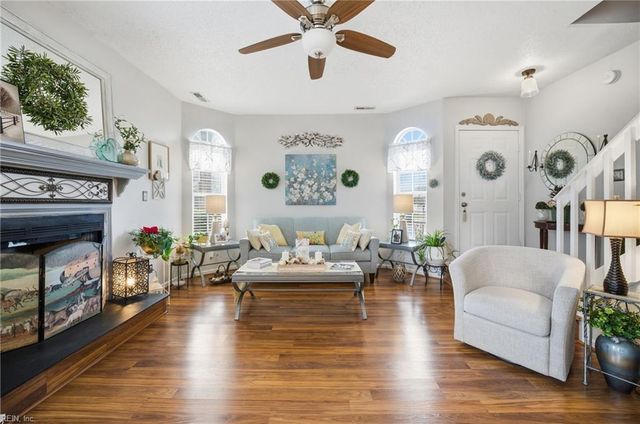 1402 Shortleaf LN, Chesapeake, VA 23320