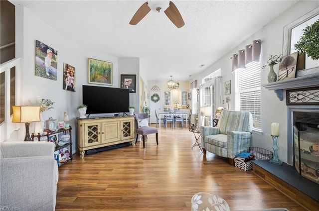 1402 Shortleaf LN, Chesapeake, VA 23320