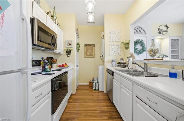 1402 Shortleaf LN, Chesapeake, VA 23320