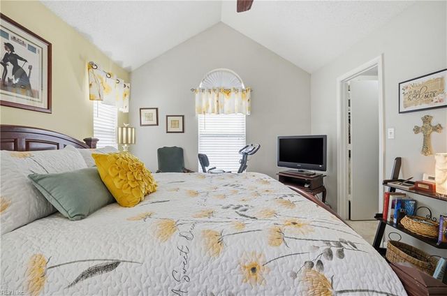 1402 Shortleaf LN, Chesapeake, VA 23320