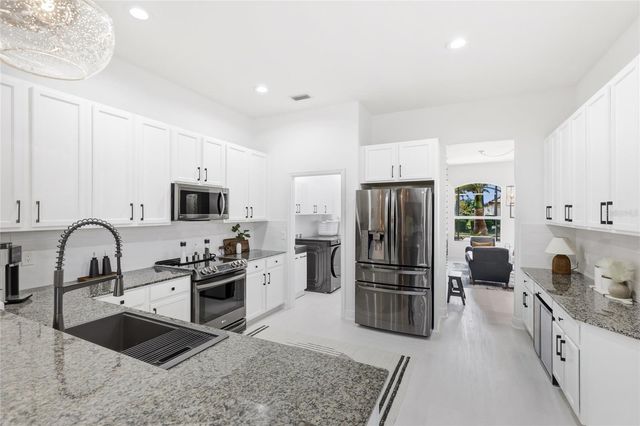 8051 36TH STREET CIRCLE E, Sarasota, FL 34243