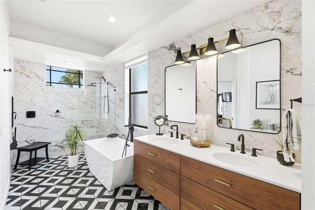 8051 36TH STREET CIRCLE E, Sarasota, FL 34243