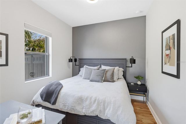 8051 36TH STREET CIRCLE E, Sarasota, FL 34243