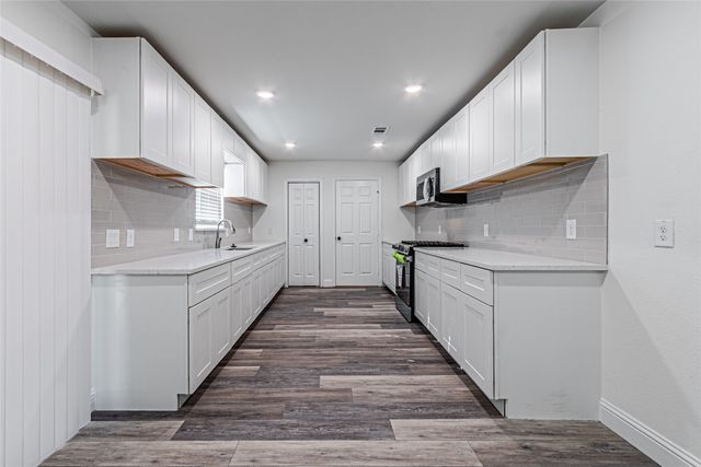 2976 Mark Twain Drive, Farmers Branch, TX 75234