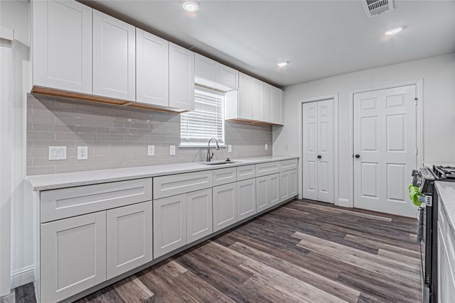 2976 Mark Twain Drive, Farmers Branch, TX 75234