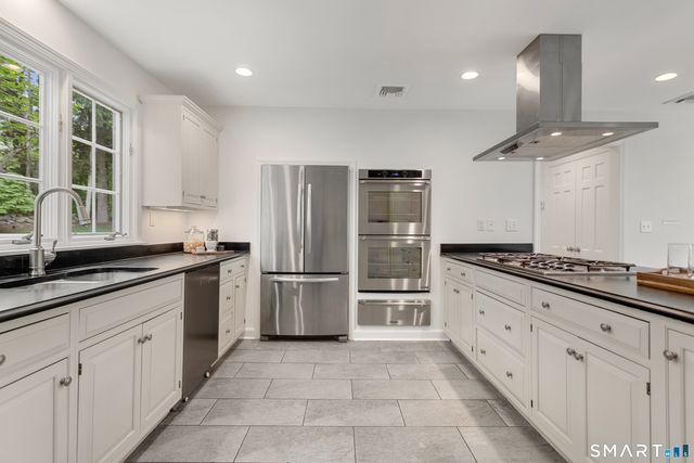 176 Carter Street, New Canaan, CT 06840