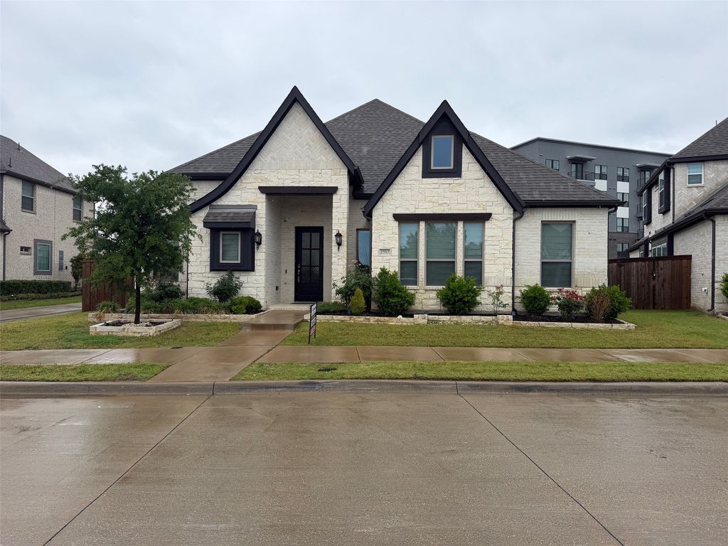 12513 Royal Oaks Lane, Farmers Branch, TX 75234 — exterior