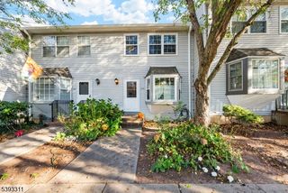 106 Franklin Ct, Raritan Twp., NJ 08822