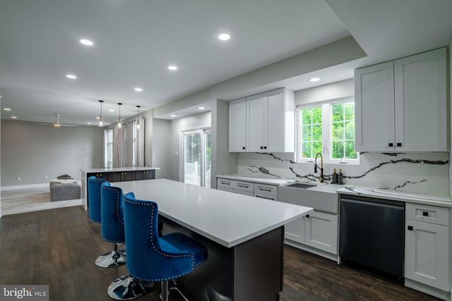 6 WESTBURY CT, Bordentown, NJ 08505