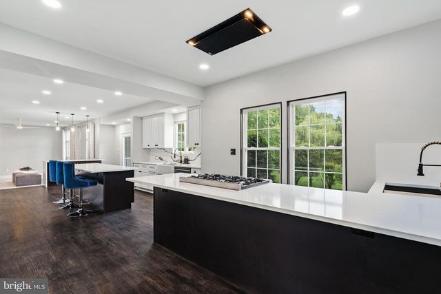 6 WESTBURY CT, Bordentown, NJ 08505
