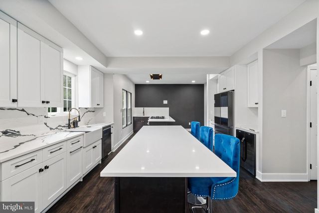 6 WESTBURY CT, Bordentown, NJ 08505