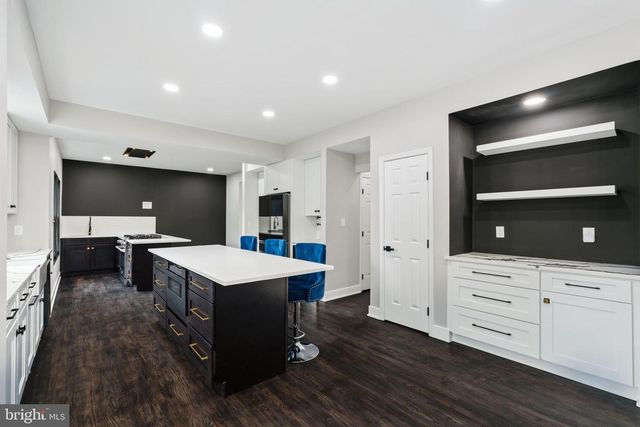 6 WESTBURY CT, Bordentown, NJ 08505