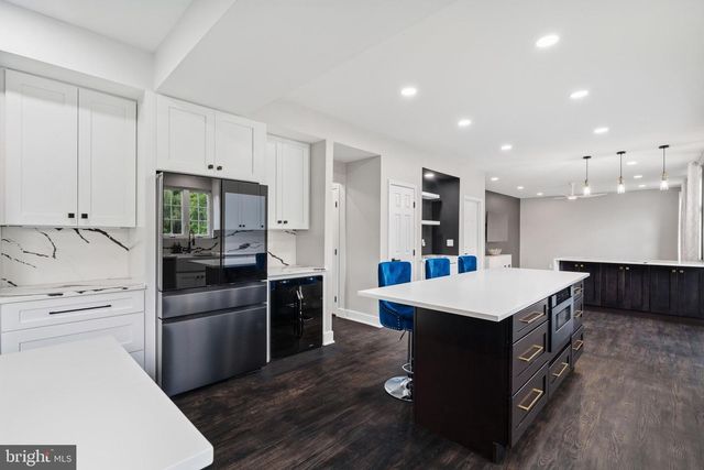 6 WESTBURY CT, Bordentown, NJ 08505