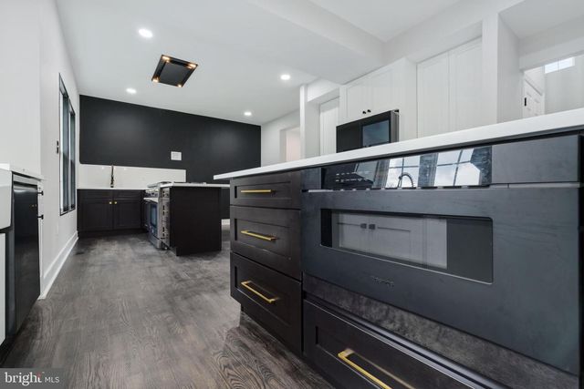 6 WESTBURY CT, Bordentown, NJ 08505