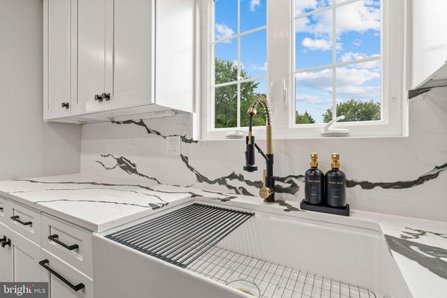 6 WESTBURY CT, Bordentown, NJ 08505