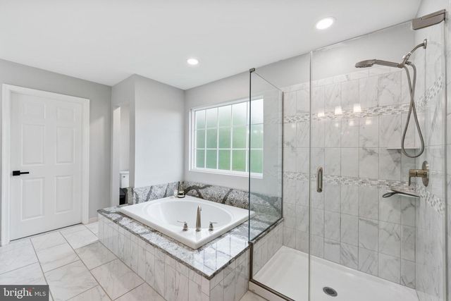 6 WESTBURY CT, Bordentown, NJ 08505