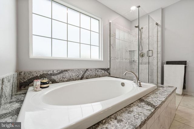 6 WESTBURY CT, Bordentown, NJ 08505