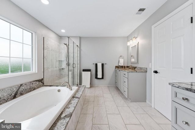 6 WESTBURY CT, Bordentown, NJ 08505