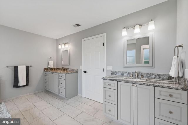 6 WESTBURY CT, Bordentown, NJ 08505