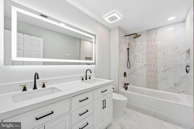 6 WESTBURY CT, Bordentown, NJ 08505