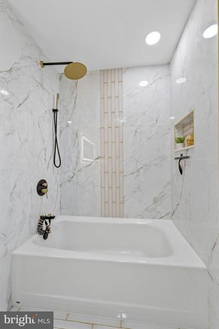 6 WESTBURY CT, Bordentown, NJ 08505
