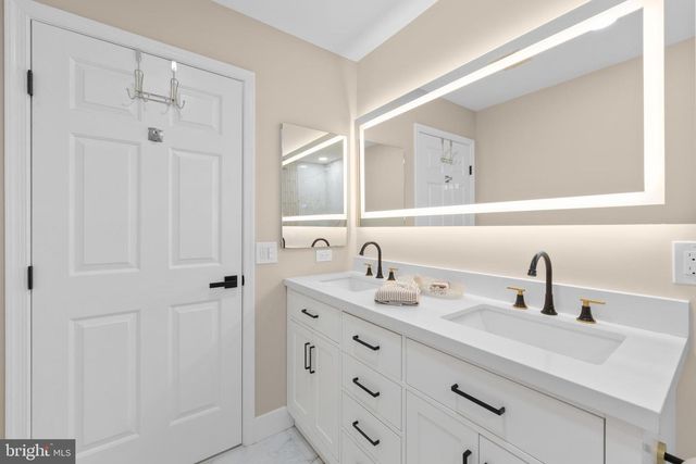 6 WESTBURY CT, Bordentown, NJ 08505