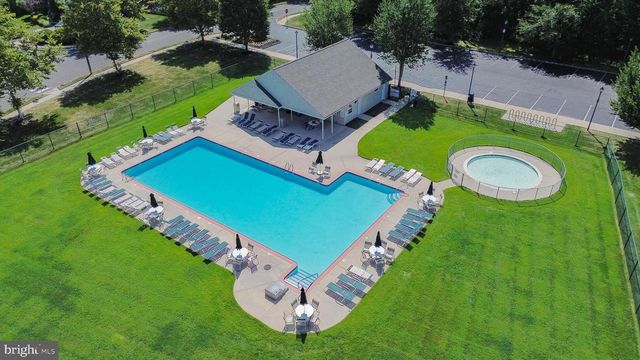6 WESTBURY CT, Bordentown, NJ 08505