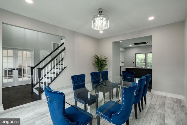 6 WESTBURY CT, Bordentown, NJ 08505