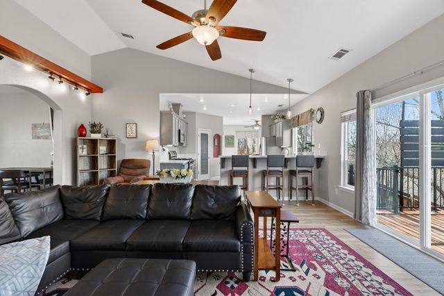 1050 Hillsdale Court, Redding, CA 96003