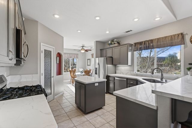 1050 Hillsdale Court, Redding, CA 96003