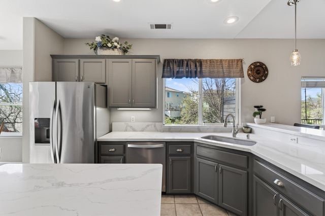 1050 Hillsdale Court, Redding, CA 96003