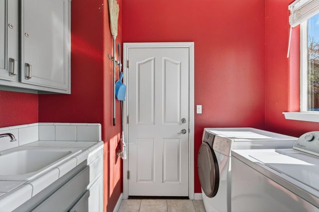 1050 Hillsdale Court, Redding, CA 96003