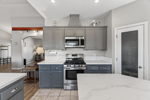 1050 Hillsdale Court, Redding, CA 96003