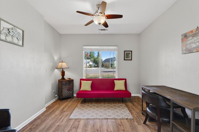 1050 Hillsdale Court, Redding, CA 96003