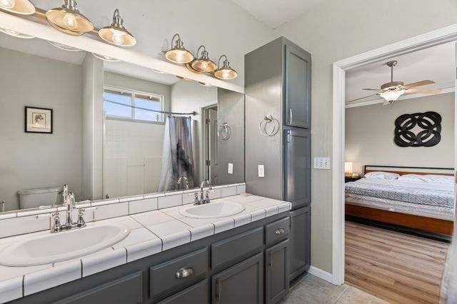 1050 Hillsdale Court, Redding, CA 96003