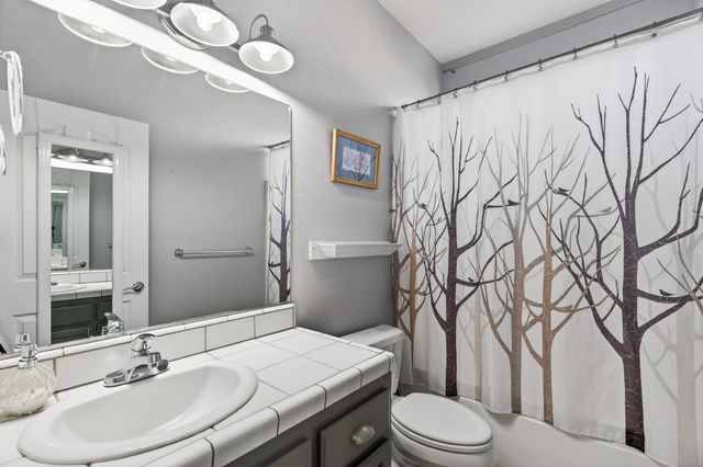 1050 Hillsdale Court, Redding, CA 96003