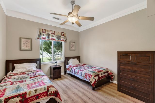 1050 Hillsdale Court, Redding, CA 96003