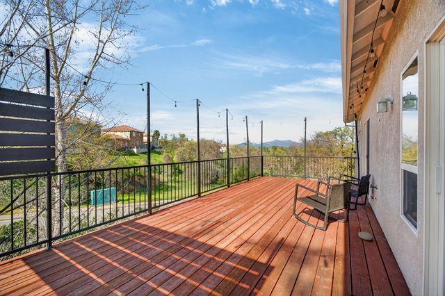 1050 Hillsdale Court, Redding, CA 96003