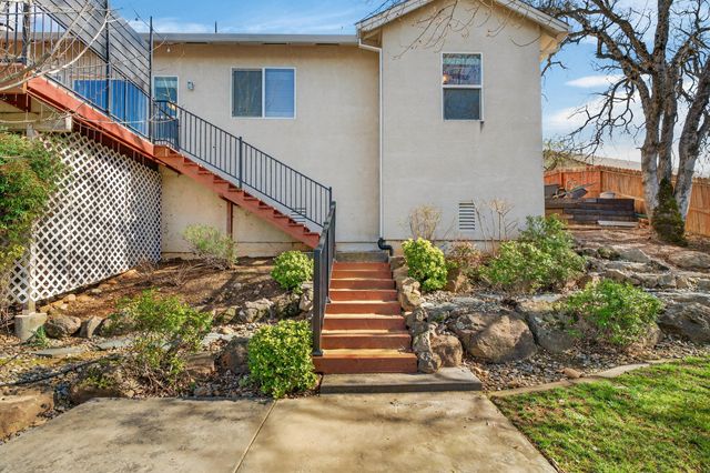 1050 Hillsdale Court, Redding, CA 96003