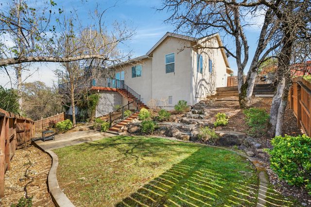 1050 Hillsdale Court, Redding, CA 96003